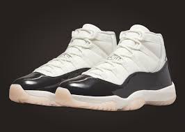 Jordan 11 Retro Neapolitan (Women's)