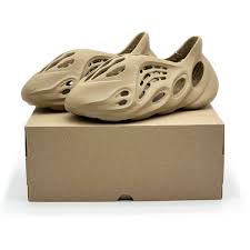 adidas Yeezy Foam RNR Clay Taupe